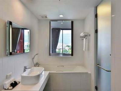 bathroom - hotel eastin tan - chiang mai, thailand