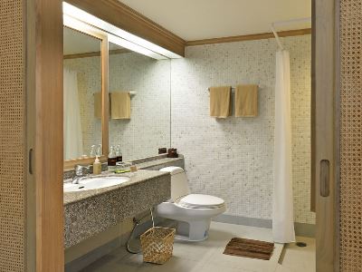 bathroom - hotel pakasai resort - krabi, thailand