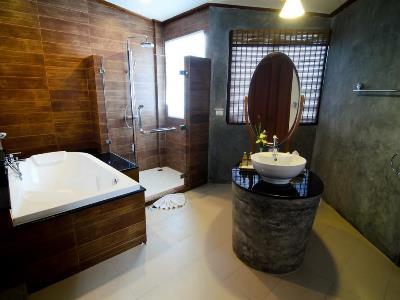 bathroom - hotel aonang phu petra resort - krabi, thailand