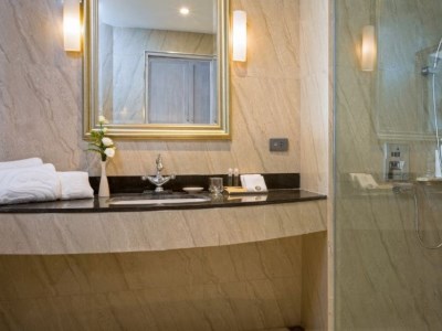 bathroom 1 - hotel aonang villa resort - krabi, thailand