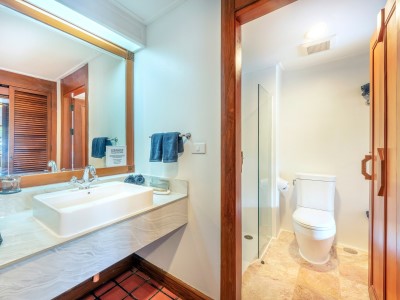 bathroom - hotel chada thai village resort - krabi, thailand