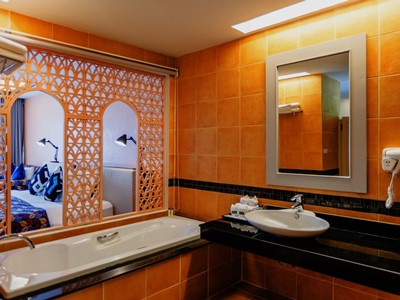 bathroom - hotel anyavee tubkaek beach - krabi, thailand
