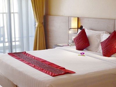 bedroom 2 - hotel deevana plaza phuket patong - phuket island, thailand