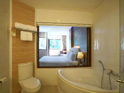 bathroom - hotel novotel phuket vintage park - phuket island, thailand