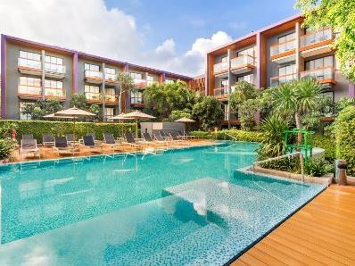 outdoor pool - hotel holiday inn express patong beach central - phuket island, thailand