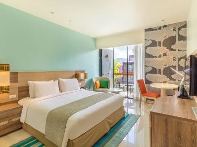 bedroom - hotel holiday inn express patong beach central - phuket island, thailand