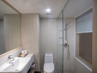 bathroom - hotel patong merlin - phuket island, thailand
