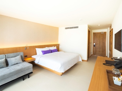 bedroom - hotel the lunar patong - phuket island, thailand