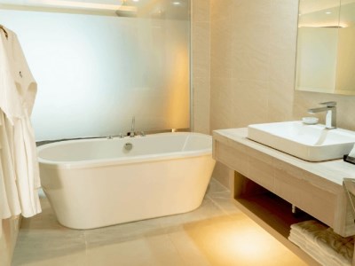 bathroom - hotel amora beach resort phuket - phuket island, thailand