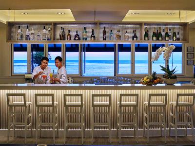 bar - hotel dusit thani laguna - phuket island, thailand