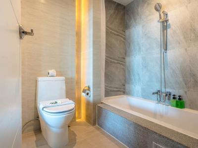 bathroom 1 - hotel namaka resort kamala - phuket island, thailand