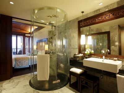 bathroom 1 - hotel centara grand beach resort phuket - phuket island, thailand
