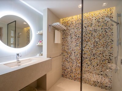 bathroom 2 - hotel baan samui resort - koh samui island, thailand
