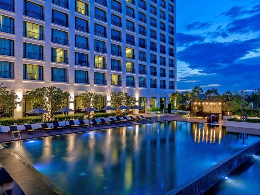 outdoor pool - hotel avani khon kaen and convention centre - khon kaen, thailand