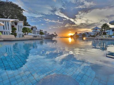 outdoor pool 1 - hotel vannee golden sands - koh pha ngan, thailand