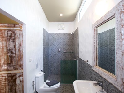 bathroom 1 - hotel lime n soda beachfront resort - koh pha ngan, thailand
