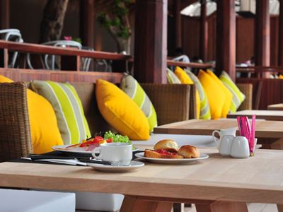 restaurant - hotel the beach club by haadtien - koh tao, thailand