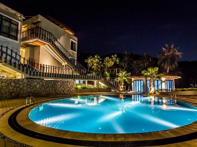 outdoor pool - hotel the tarna align resort - koh tao, thailand