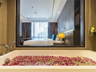 bathroom 1 - hotel well hotel bangkok sukhumvit 20 - bangkok, thailand