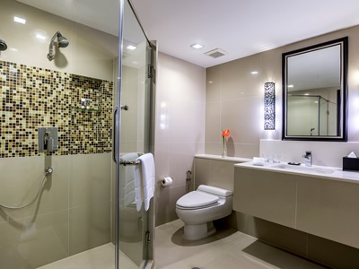 bathroom - hotel mercure sukhumvit 11 - bangkok, thailand