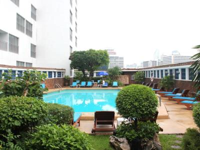 outdoor pool - hotel montien hotel surawong bangkok - bangkok, thailand