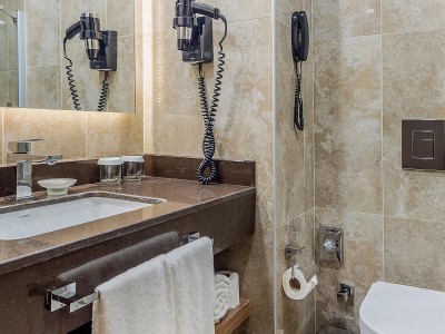 bathroom - hotel holiday inn antalya - lara - antalya, turkey