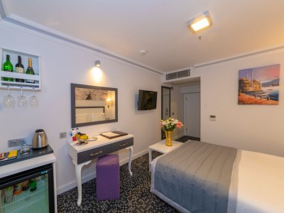 bedroom 1 - hotel skalion - istanbul, turkey
