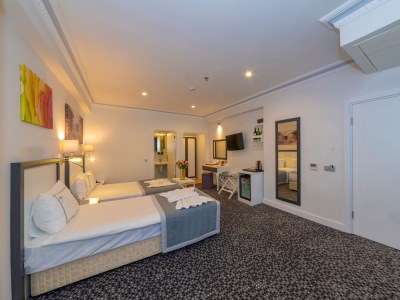 bedroom 4 - hotel skalion - istanbul, turkey