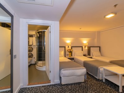 bedroom 7 - hotel skalion - istanbul, turkey