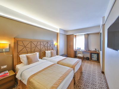 standard bedroom - hotel ramada by wyndham istanbul taksim - istanbul, turkey