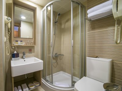 bathroom - hotel radisson hotel istanbul sultanahmet - istanbul, turkey