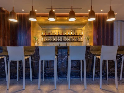 bar - hotel radisson blu istanbul ottomare - istanbul, turkey