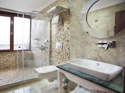 bathroom 1 - hotel best western empire palace - istanbul, turkey