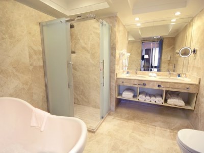 bathroom - hotel akgun istanbul - istanbul, turkey