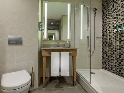 bathroom - hotel hampton by hilton izmir aliaga - izmir, turkey
