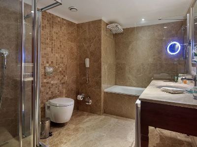 bathroom - hotel wyndham grand kayseri - kayseri, turkey