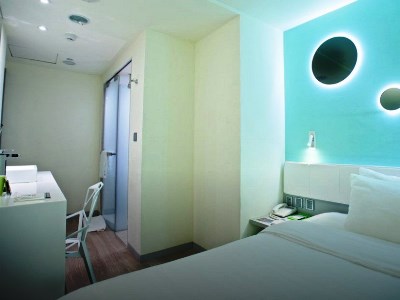 bedroom - hotel fx inn kaohsiung - kaohsiung, taiwan