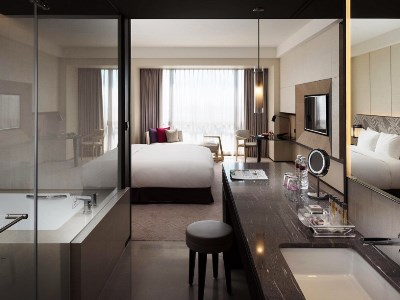 bedroom 2 - hotel crowne plaza tainan - tainan, taiwan