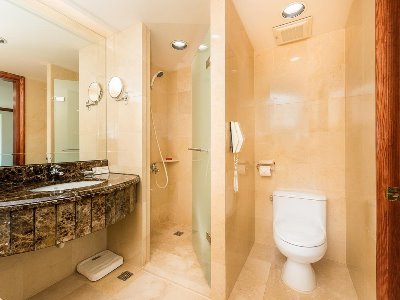 bathroom - hotel hotel tainan - tainan, taiwan