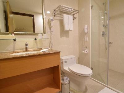 bathroom - hotel fuward - tainan, taiwan