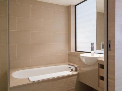 bathroom - hotel cozzi zhongxiao - taipei, taiwan