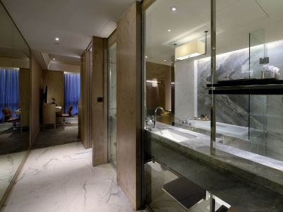 bathroom 1 - hotel caesar park banqiao - taipei, taiwan