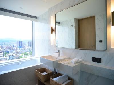 bathroom 1 - hotel caesar metro taipei - taipei, taiwan