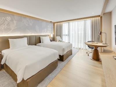 bedroom 2 - hotel doubletree by hilton taipei zhongshan - taipei, taiwan
