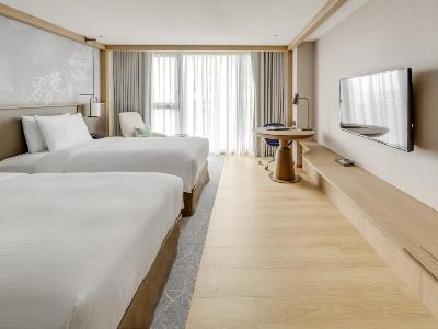 bedroom 3 - hotel doubletree by hilton taipei zhongshan - taipei, taiwan