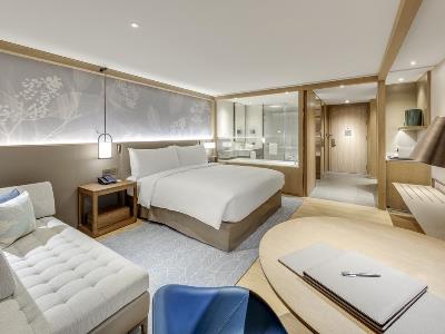 bedroom 1 - hotel doubletree by hilton taipei zhongshan - taipei, taiwan