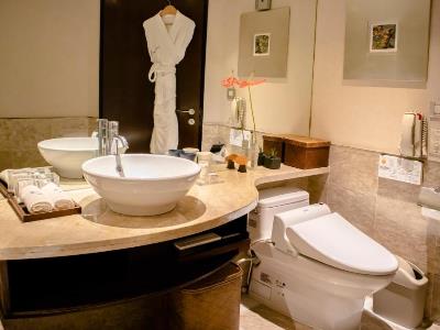 bathroom - hotel les suites da-an - taipei, taiwan