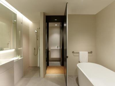 bathroom - hotel the place taipei - taipei, taiwan