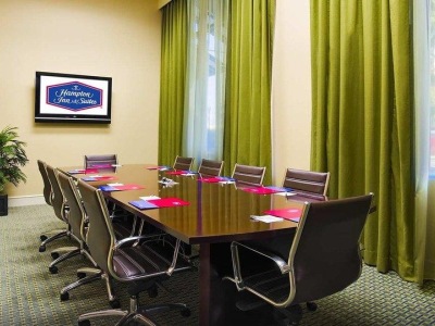 conference room - hotel hampton inn and suites downtown - little rock, united states of america