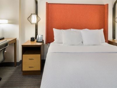bedroom - hotel la quinta inn and suites orange county - santa ana, united states of america